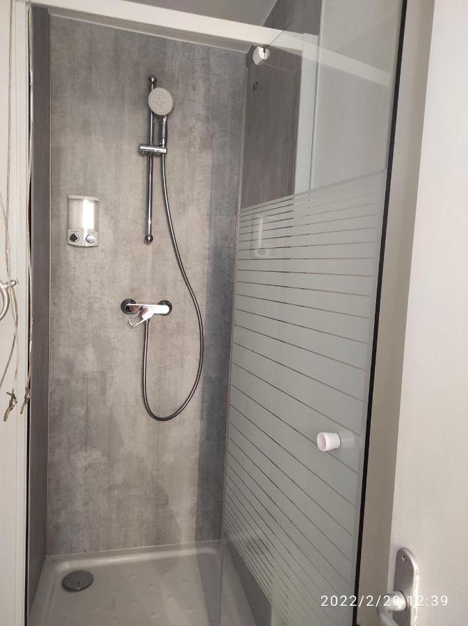 L'appart&Beaujolaise Wifi&Netflix en étage sans ascenseur en ville Eveux Esterno foto